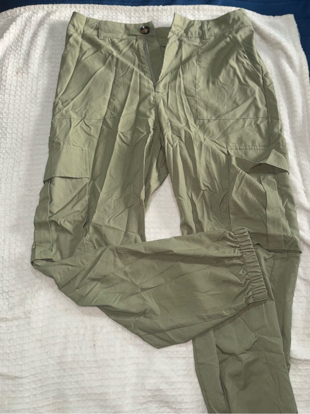 SHEIN Men's Light Olive Cargo Pants with Elastic Cuffs